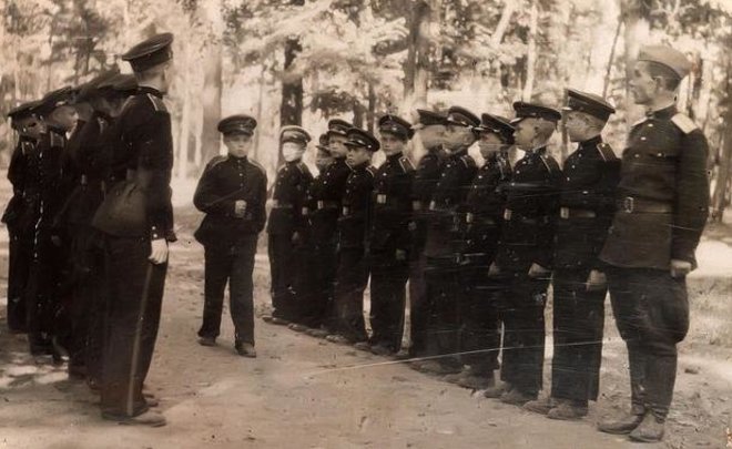 Фотомарафон «100-летие ТАССР»: строевая подготовка воспитанников Суворовского училища, 1944 год