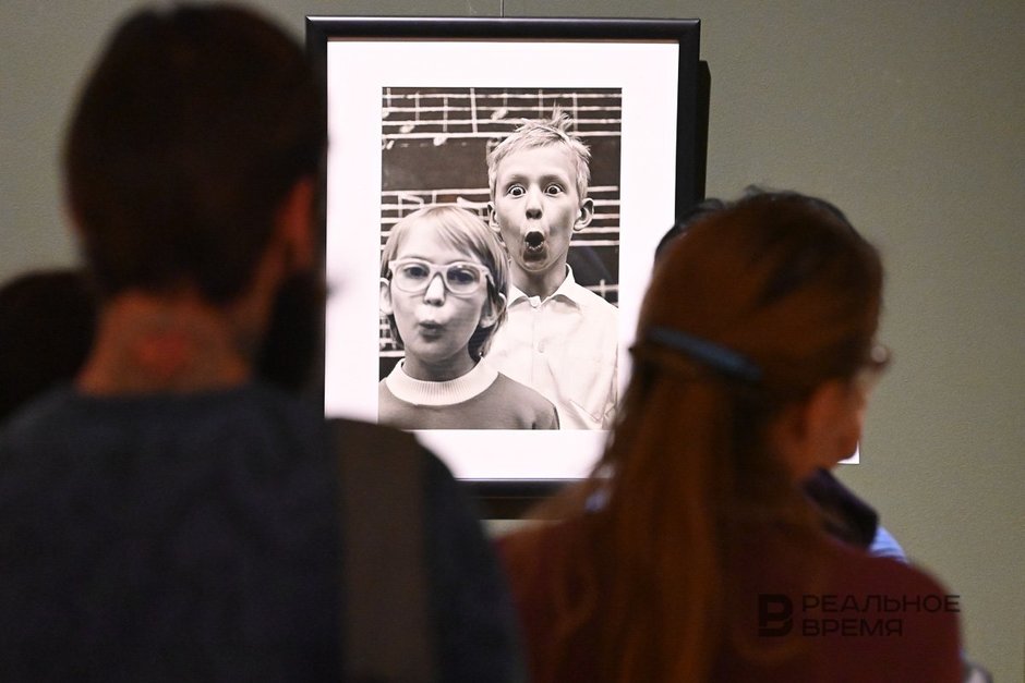 Посетители выставки выдающегося советского фотохудожника Владимира Лагранжа