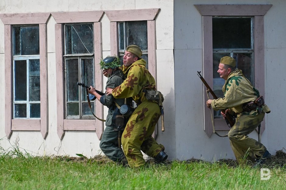 Участники IV Всероссийский фестиваль военно-исторической реконструкции «Военные игры «Элбэдэн»