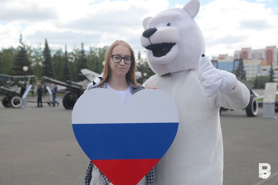 Участники патриотической акции «Zа Россию»