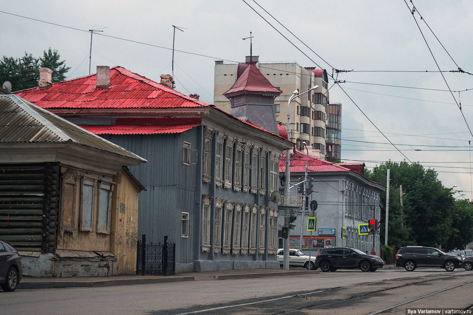 05. Весь город залили серой краской! Крыши — красной.