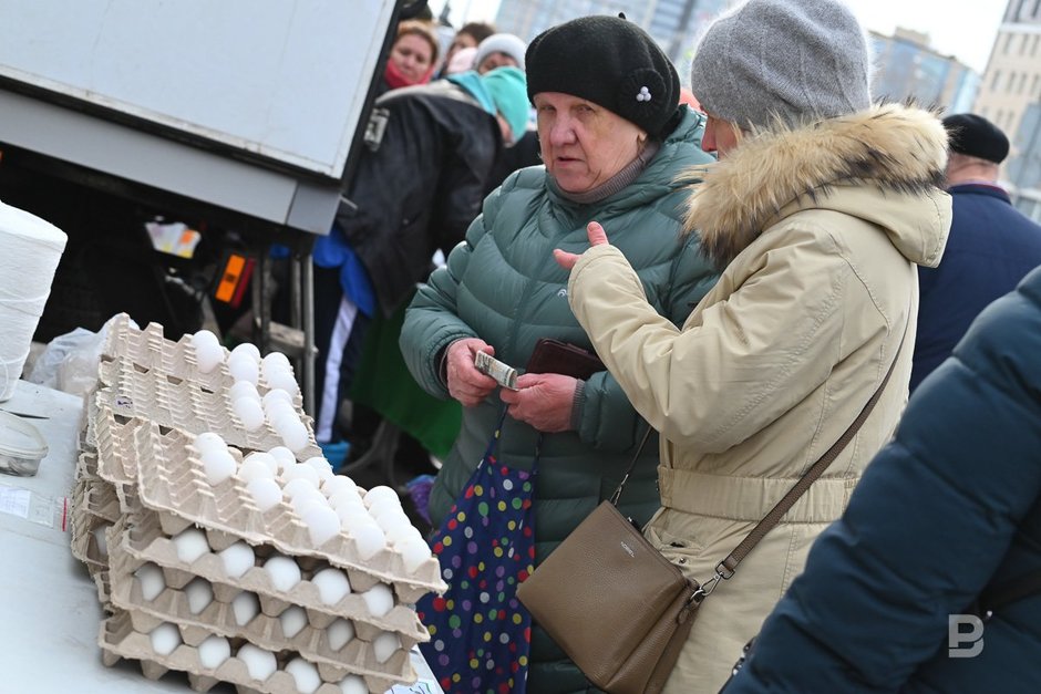 Посетители весенней сельскохозяйственной ярмарки