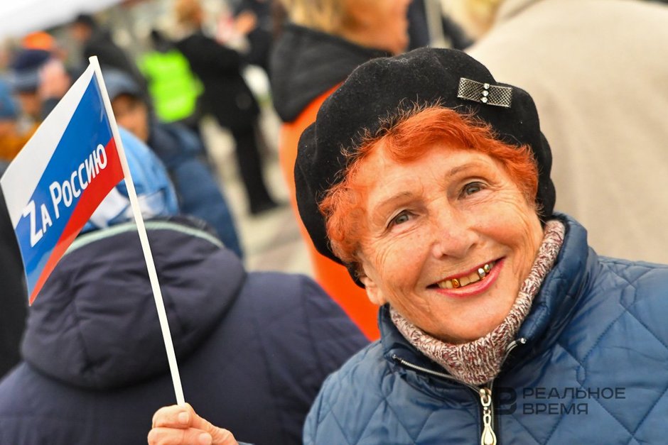 Участники митинга в поддержку итогов референдумов