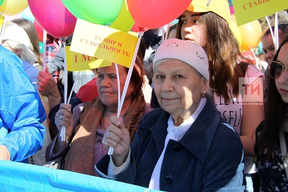 ...где в иные годы бывало, что и яблоку негде упасть