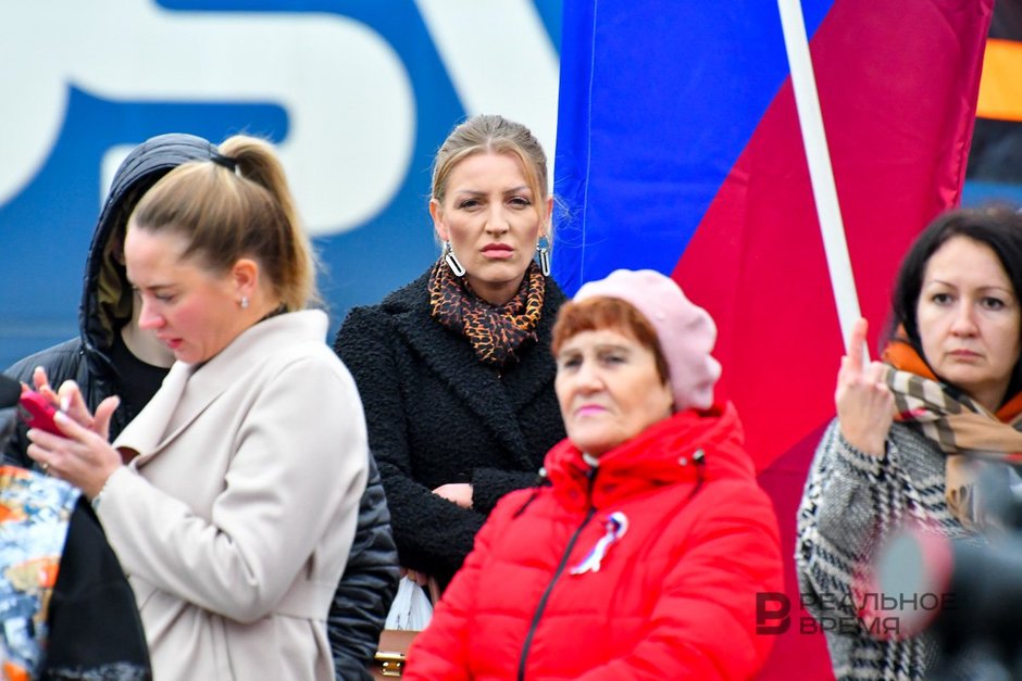 Участники митинга в поддержку итогов референдумов