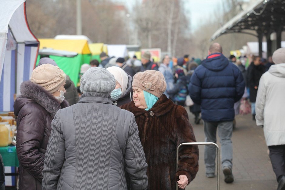 Посетители традиционной весенней сельскохозяйственной ярмарки