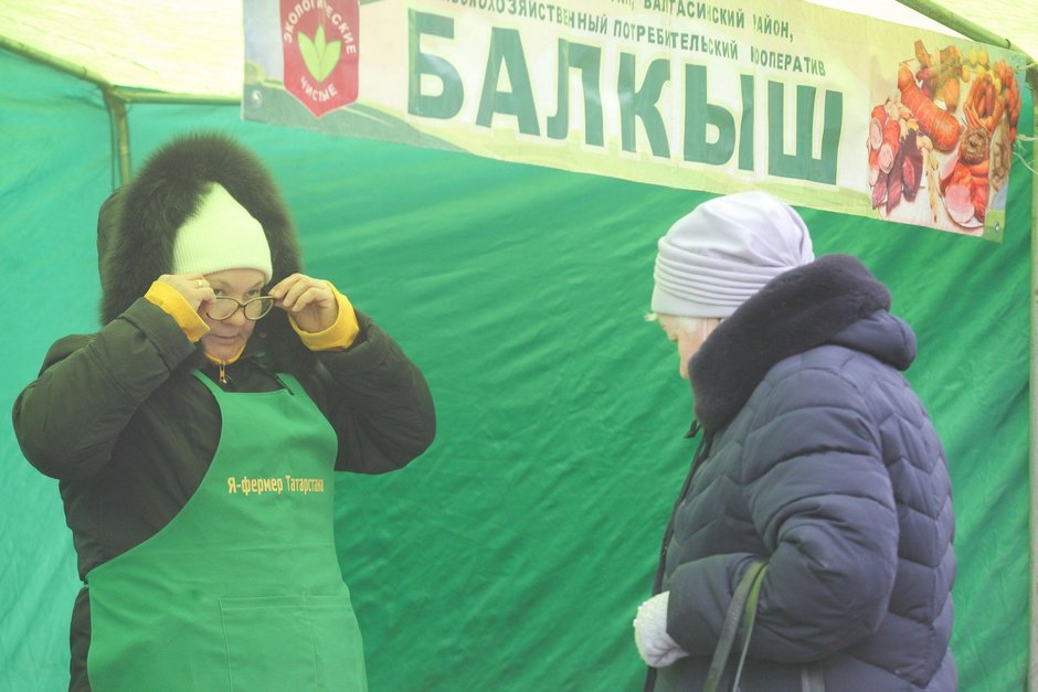 Посетители традиционной весенней сельскохозяйственной ярмарки