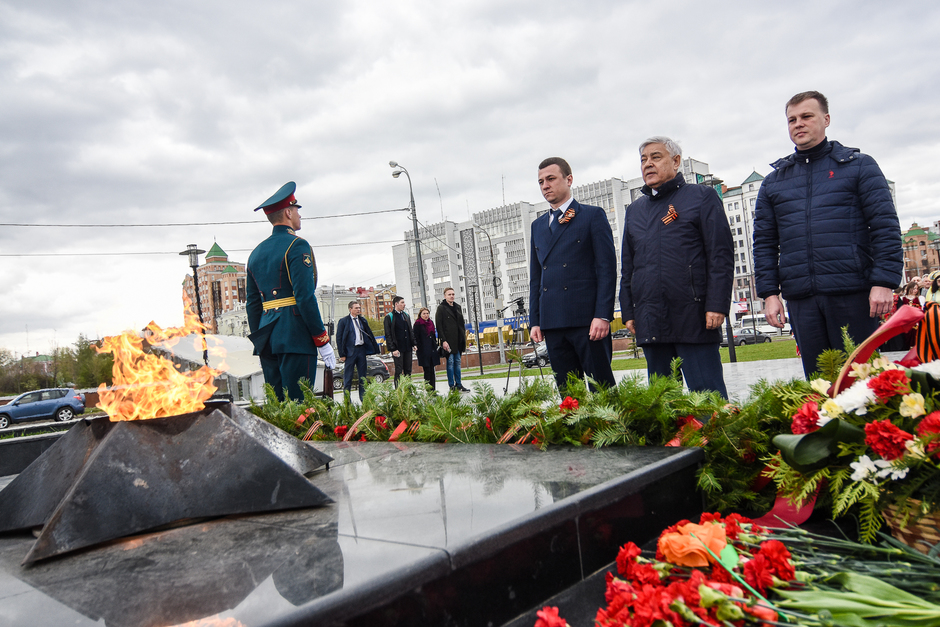 Возложение цветов к Вечному огню и памятнику Неизвестному солдату вместе с членами Молодежной ассамблеи народов Татарстана. 6.05.2017