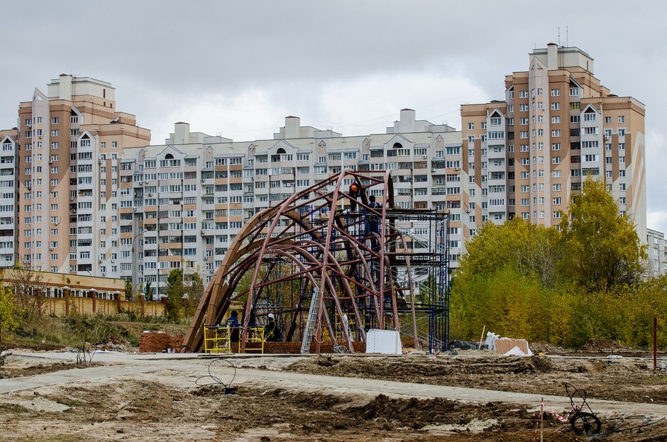 Изначально заявлялось, что первую очередь работу планируют закончить в лучшем случае в сентябре, в худшем — до первого снега.