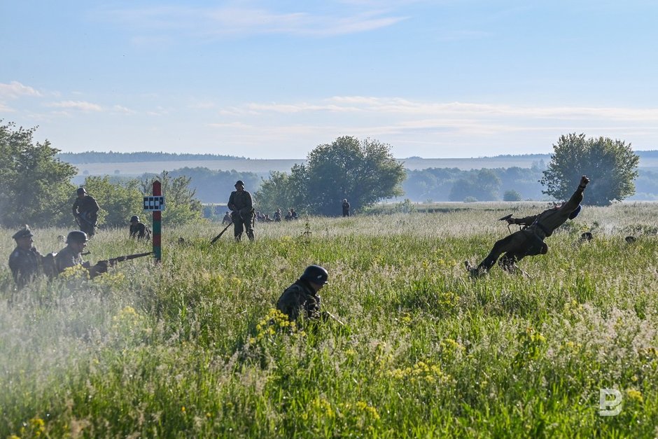 Участники фестиваля военно-исторической реконструкции «Военные игры «Элбэдэн»