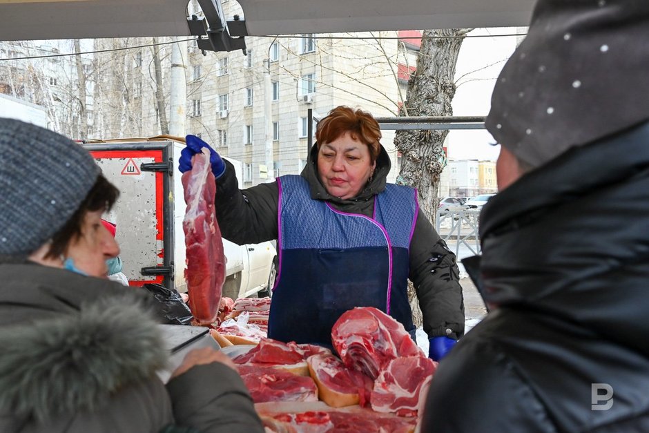 Посетители весенней сельскохозяйственной ярмарки