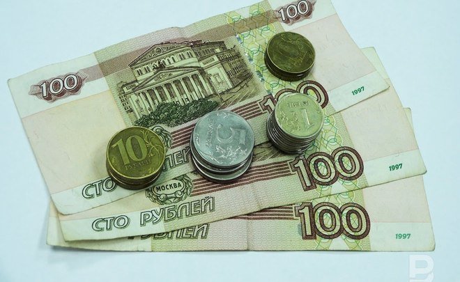 В России рост реальных зарплат в апреле замедлился до 1,6%