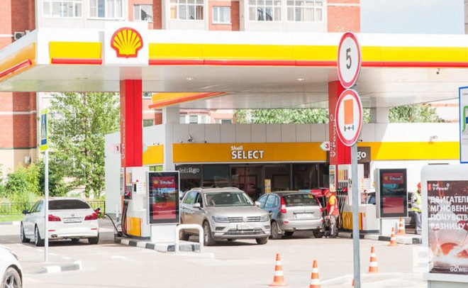 Власти Казани потребовали от Shell демонтировать растяжки и стелу со слоганом «Порадуйте себя»