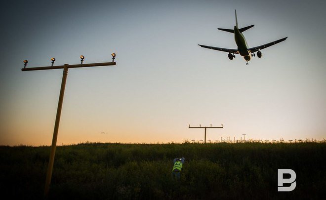 Самолет из Казани сел в Севастополе после сообщения о взрывном устройстве